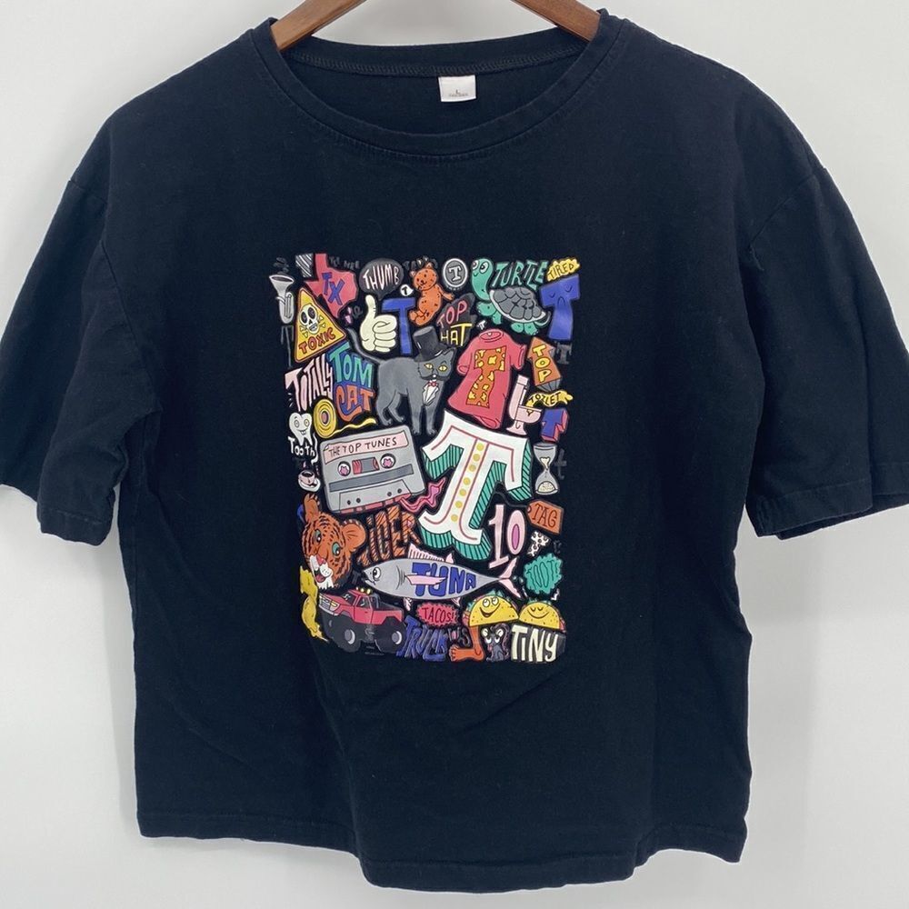 Monogram T Funky Cropped Juniors Large Sticker Retro Shirt Letter T
